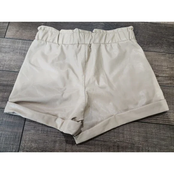 Sincerely Jules faux leather Tan pleated shorts size Small - Picture 2 of 6